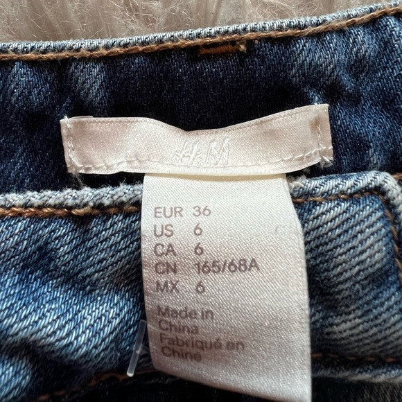 H&M jean shorts size 6. Never worn. - Picture 3 of 3